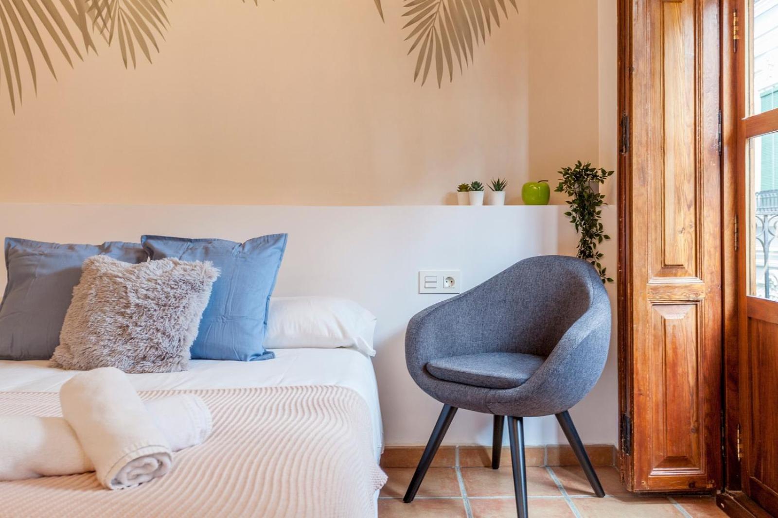 Sunny Modern Flat By Mercado Valencia